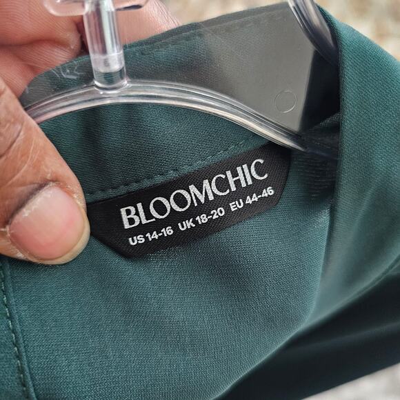 Bloomchic Green Twist Cutout Top Size 14 16 - Picture 3 of 4